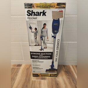 Shark rocket Zero-M Stick vacuum